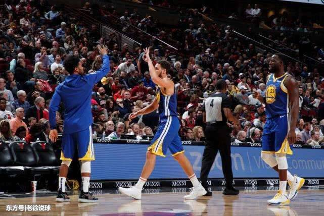  库里单场命中13记三分创纪录  