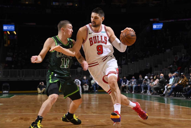  拉文压哨跳投公牛加时险胜活塞艰难保住附加赛